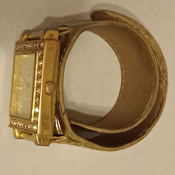 Vintage women's Quartz Milano snap cuff watch untested, needs battery - Picture 4 of 4
